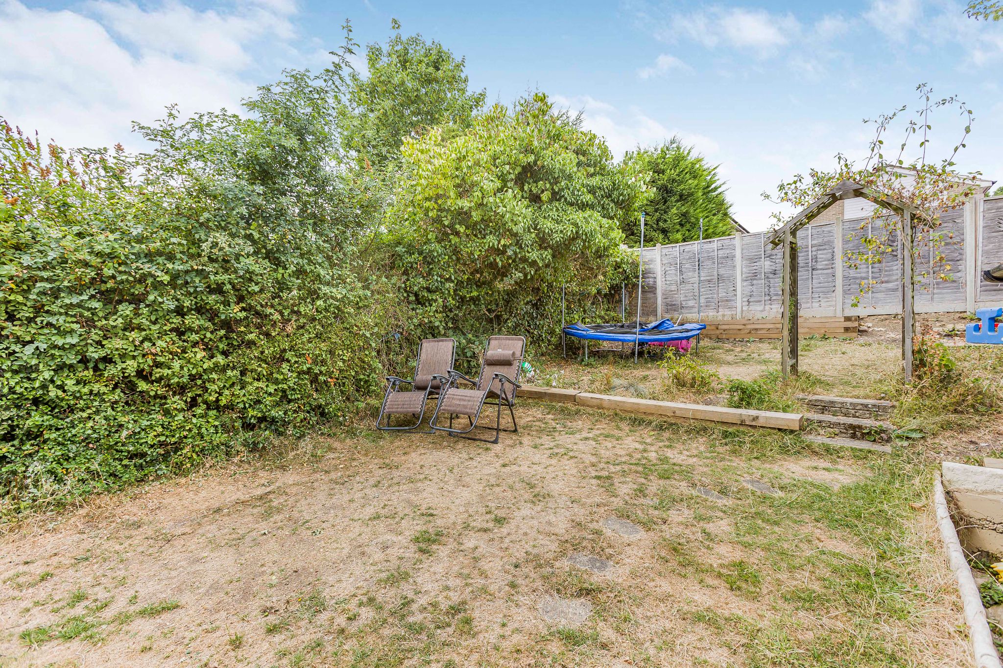 3 bedroom semi-detached house For Sale in Potters Bar - Photograph 5