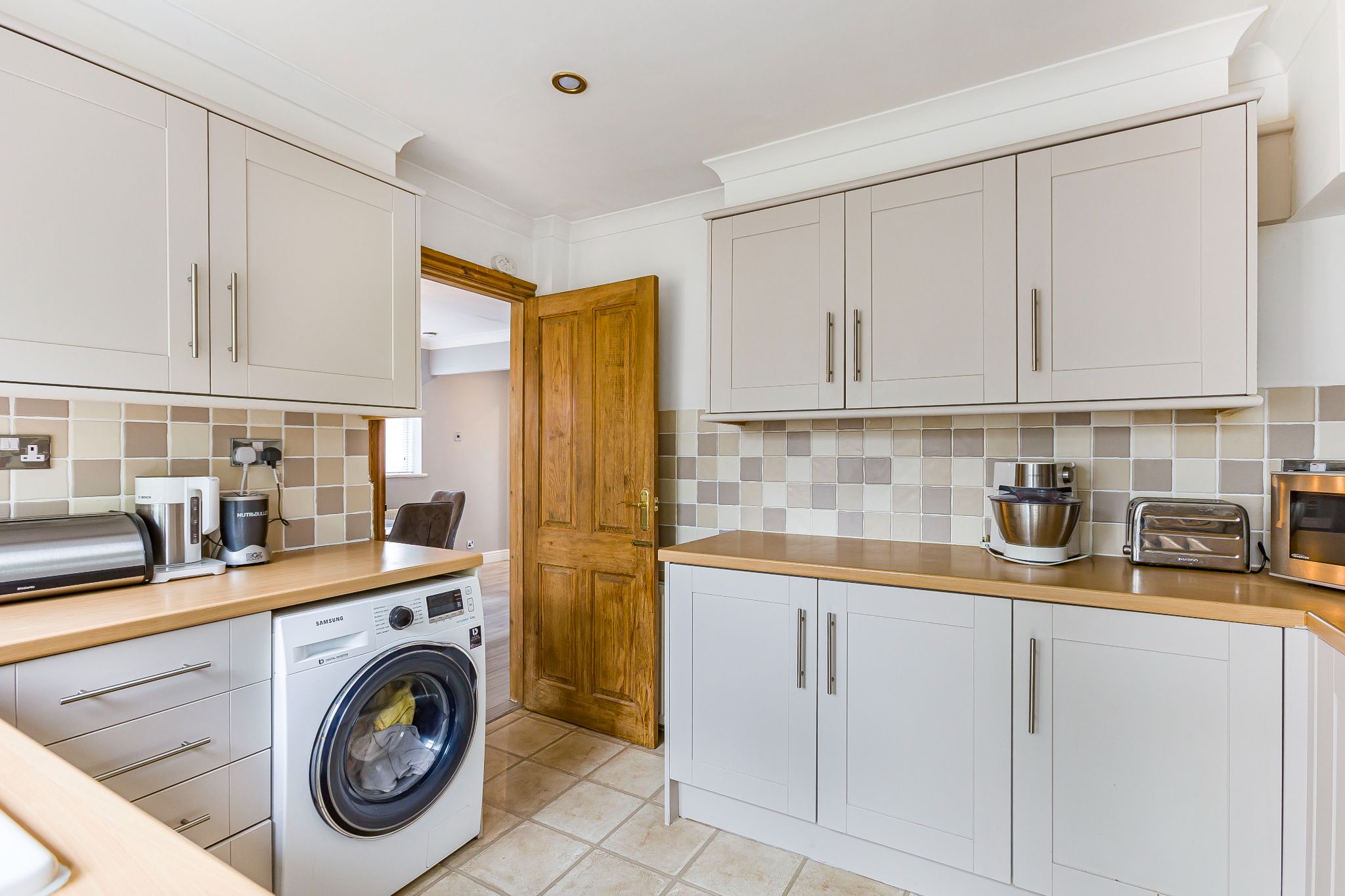 3 bedroom semi-detached house For Sale in Potters Bar - Photograph 13