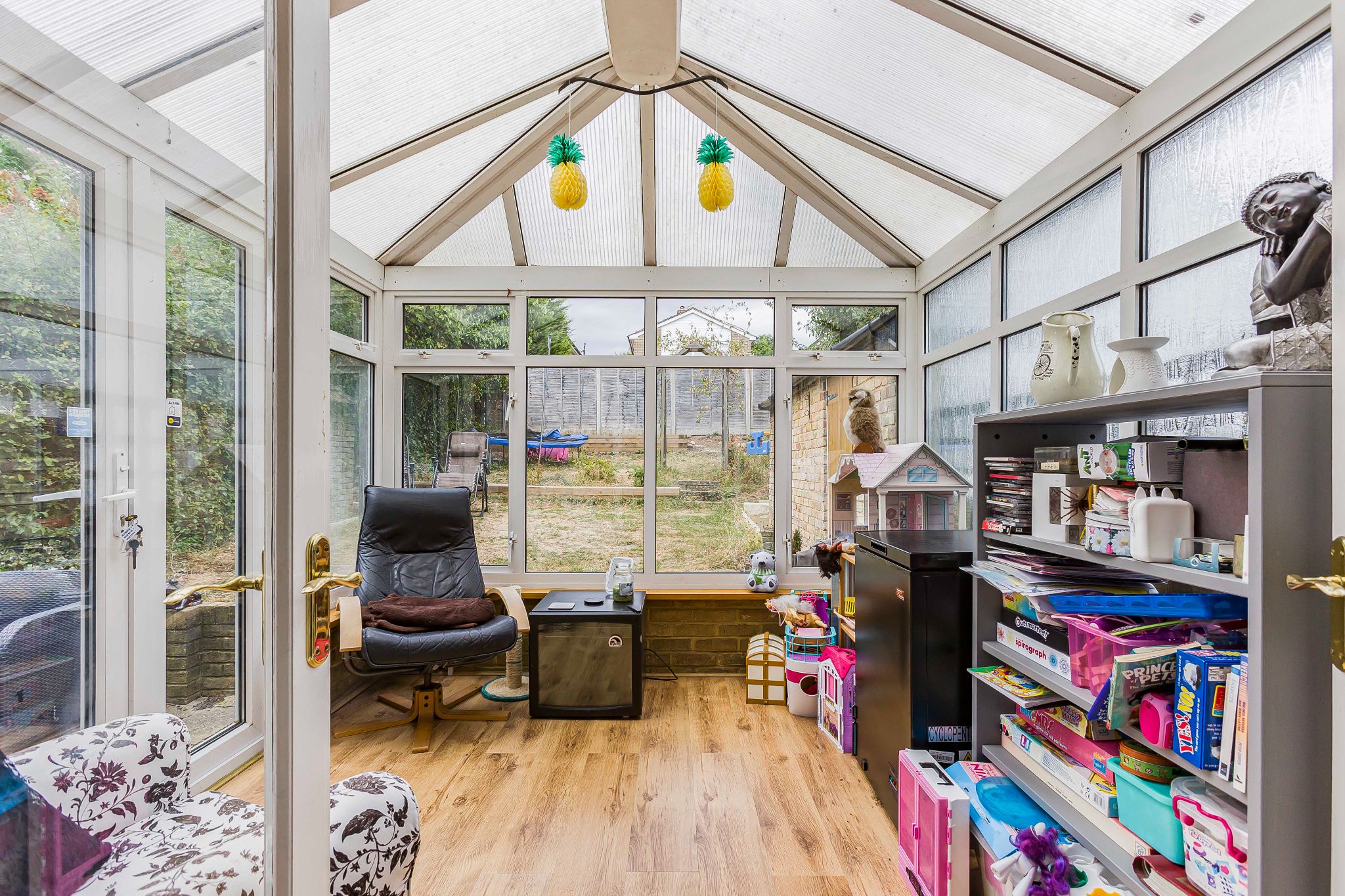 3 bedroom semi-detached house For Sale in Potters Bar - Photograph 8