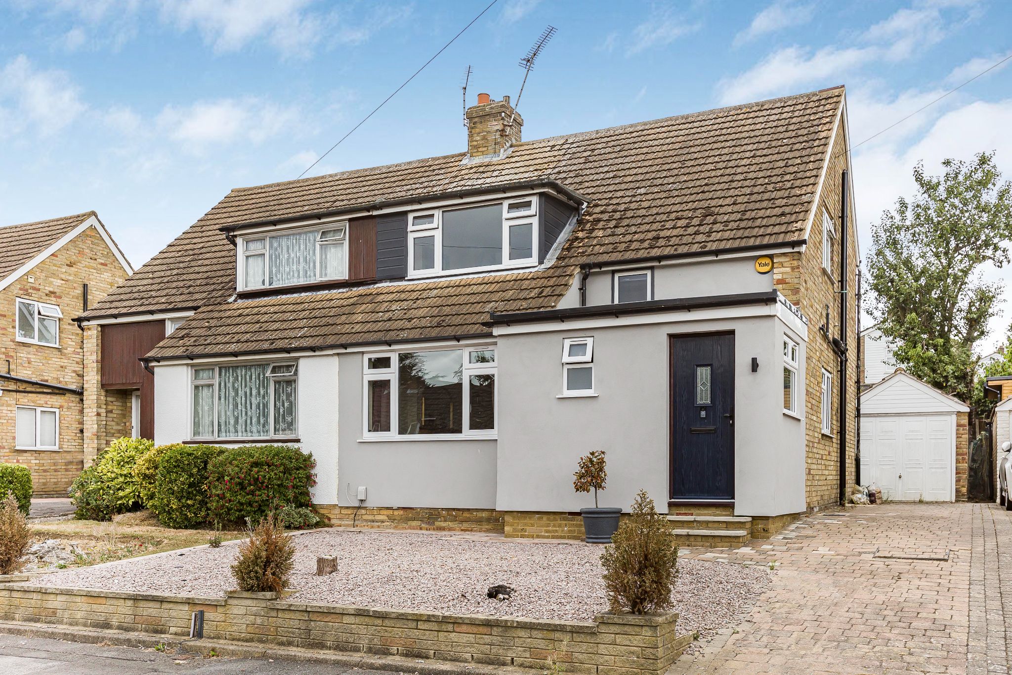 3 bedroom semi-detached house For Sale in Potters Bar - Photograph 3