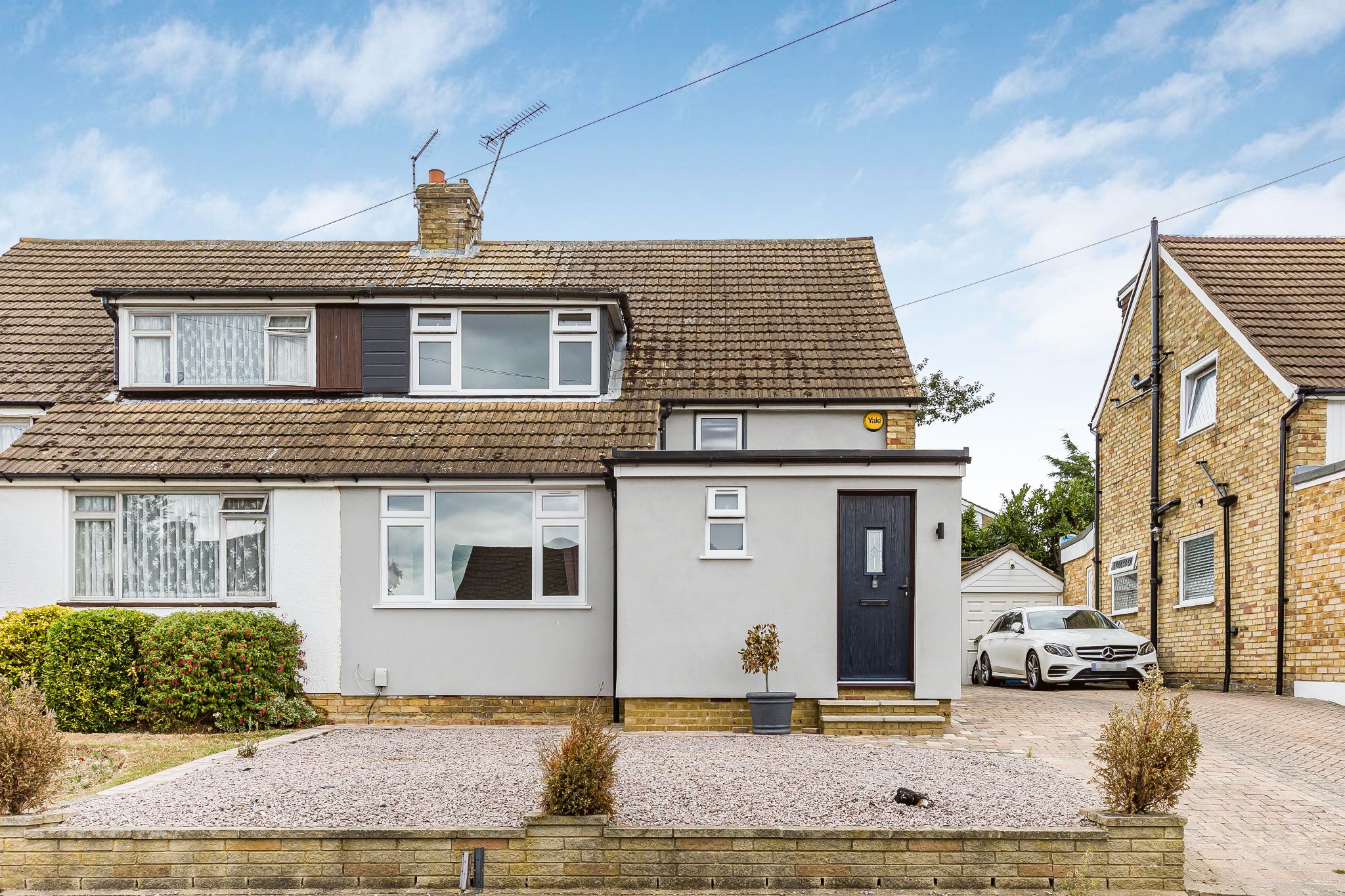 3 bedroom semi-detached house For Sale in Potters Bar - Photograph 2
