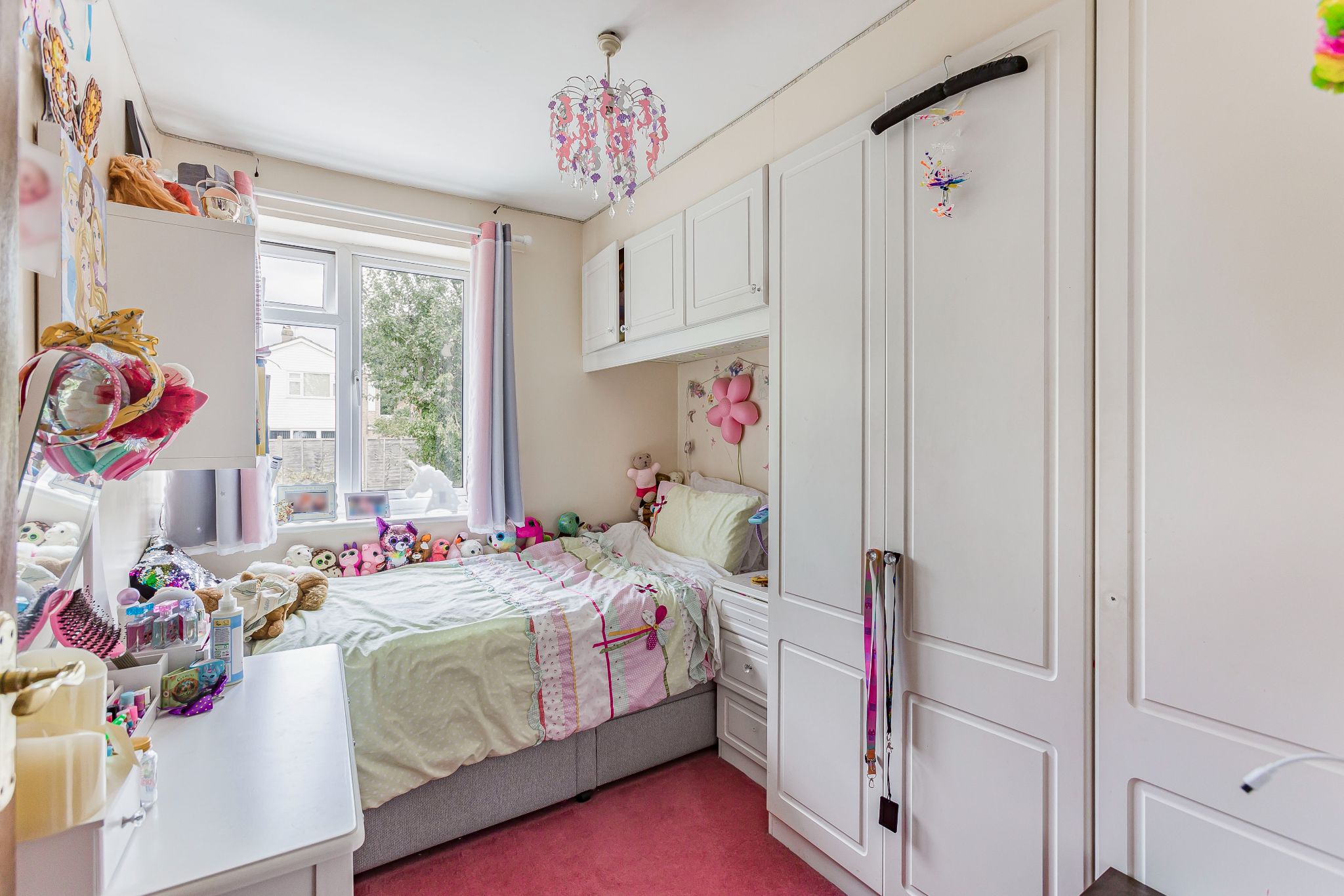 3 bedroom semi-detached house For Sale in Potters Bar - Photograph 1