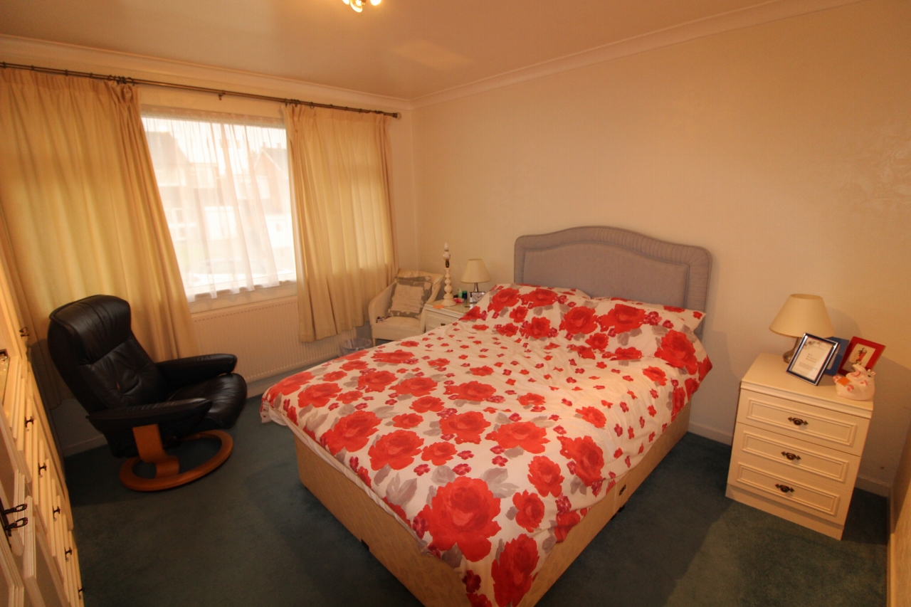 4 bedroom semi-detached house SSTC in Potters Bar - Photograph 7