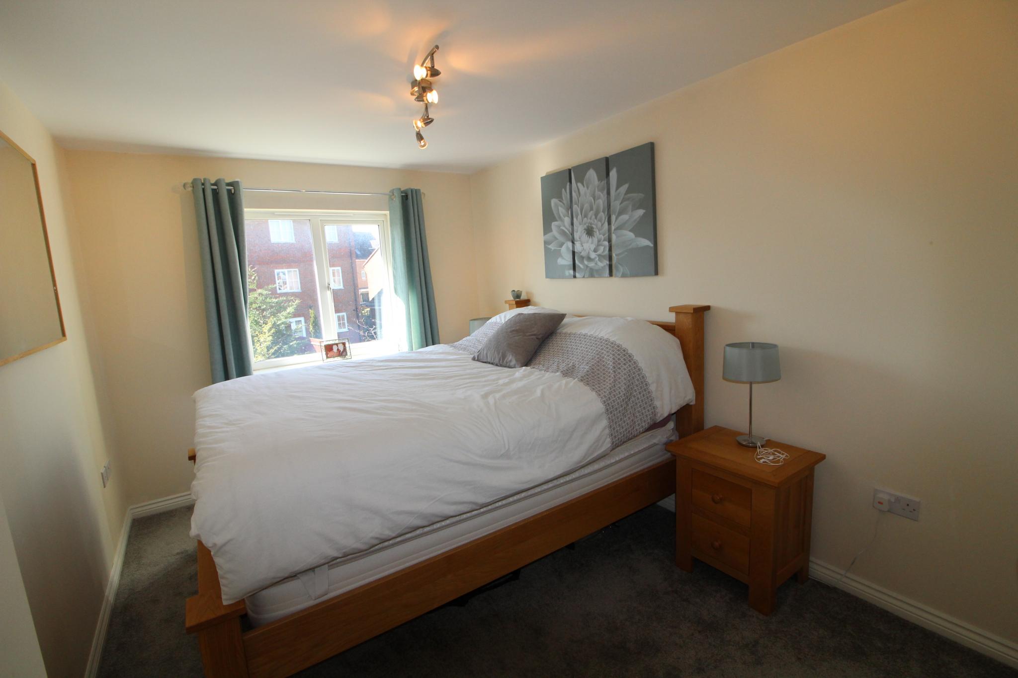 4 bedroom detached house Sale Agreed in Hatfield - Photograph 11
