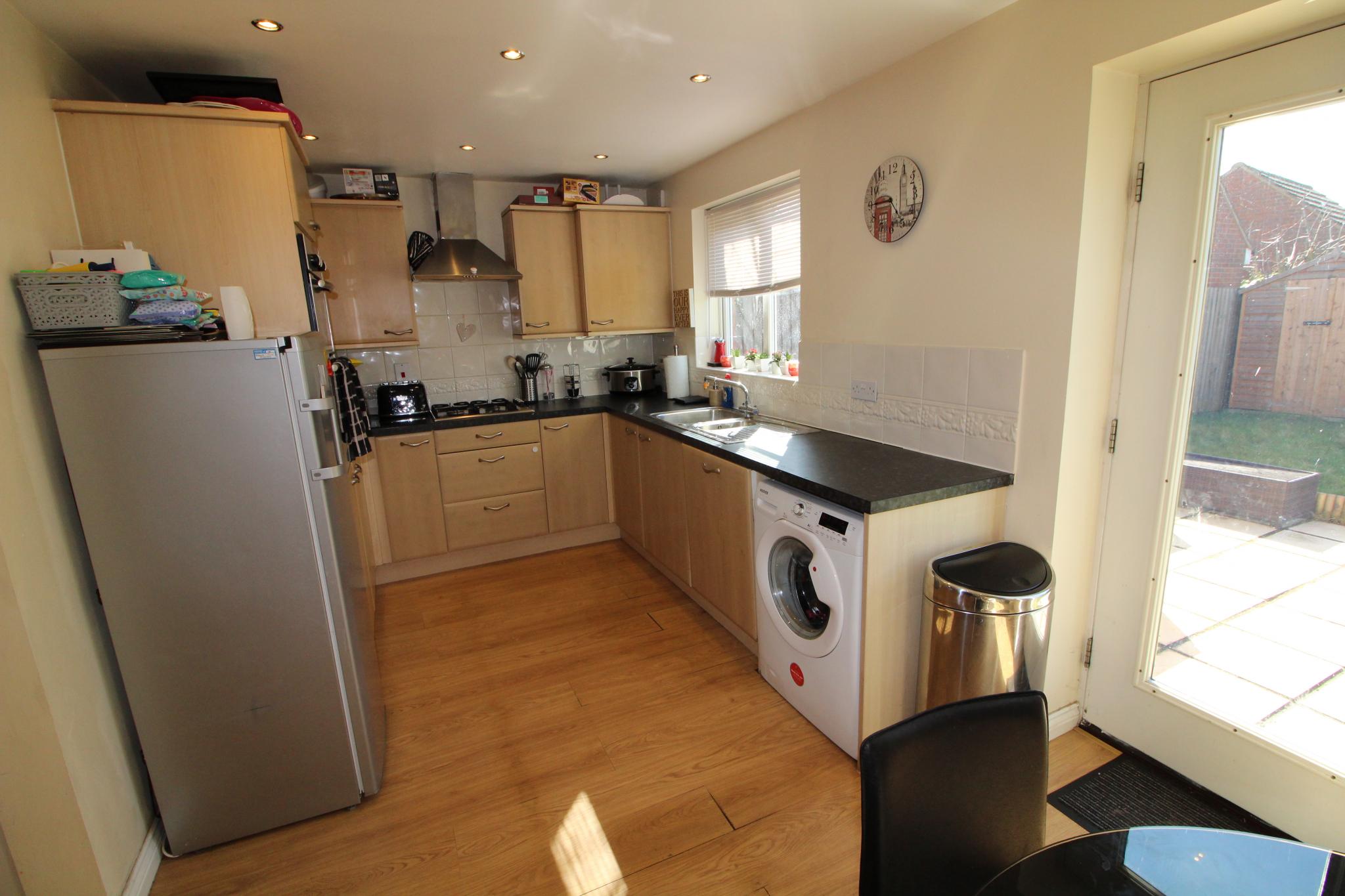 4 bedroom detached house Sale Agreed in Hatfield - Photograph 3