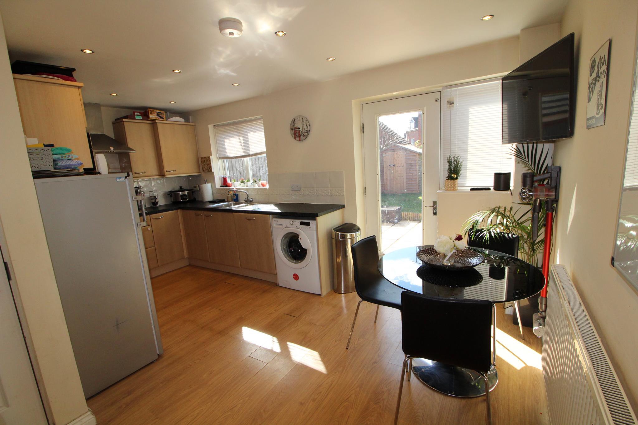 4 bedroom detached house Sale Agreed in Hatfield - Photograph 4