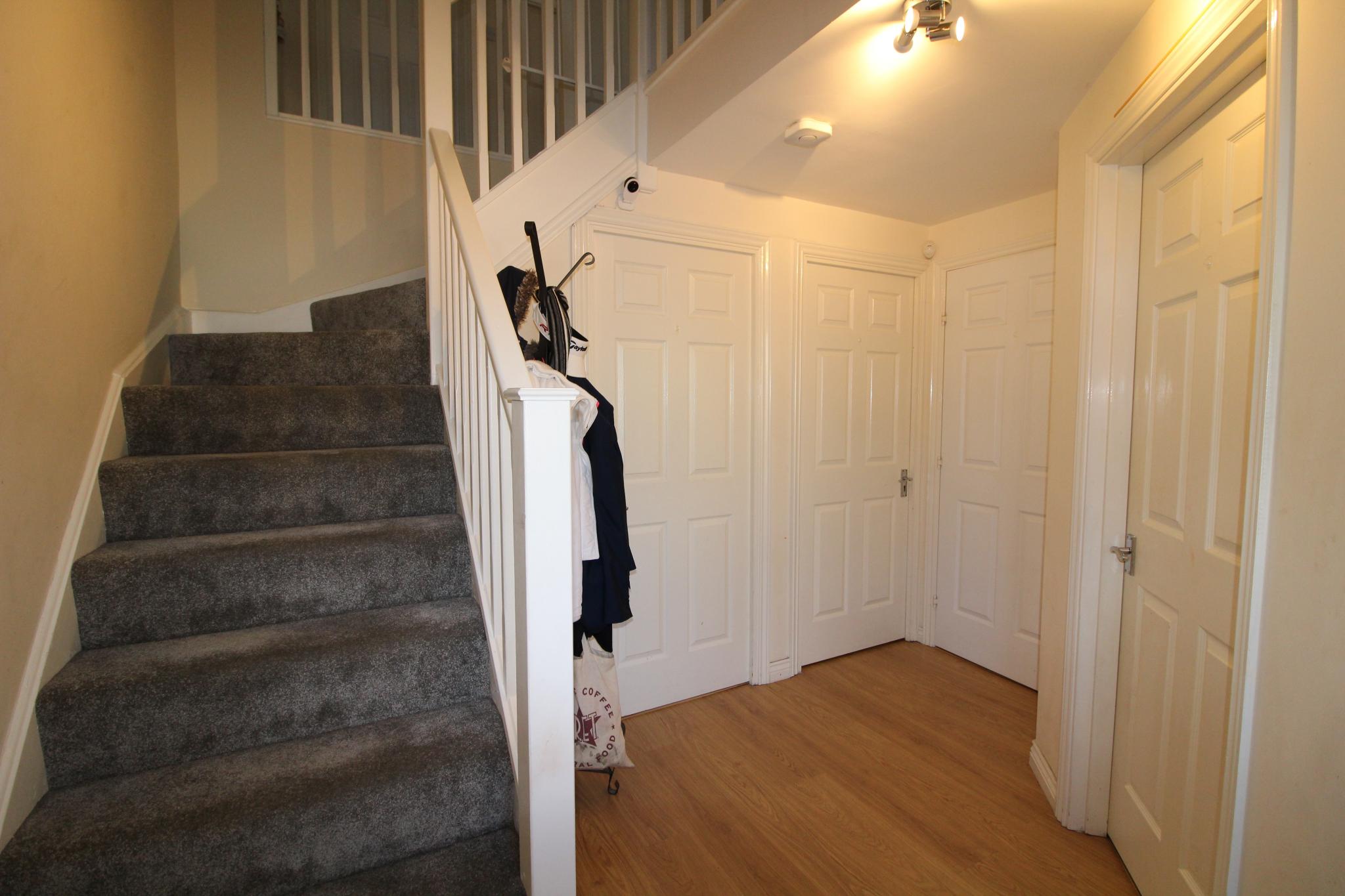 4 bedroom detached house Sale Agreed in Hatfield - Photograph 7