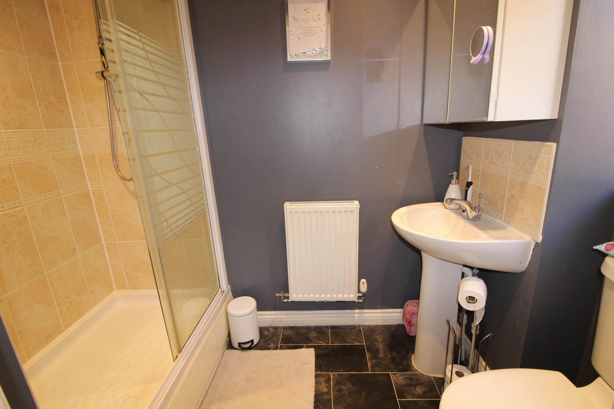 4 bedroom detached house Sale Agreed in Hatfield - Photograph 12