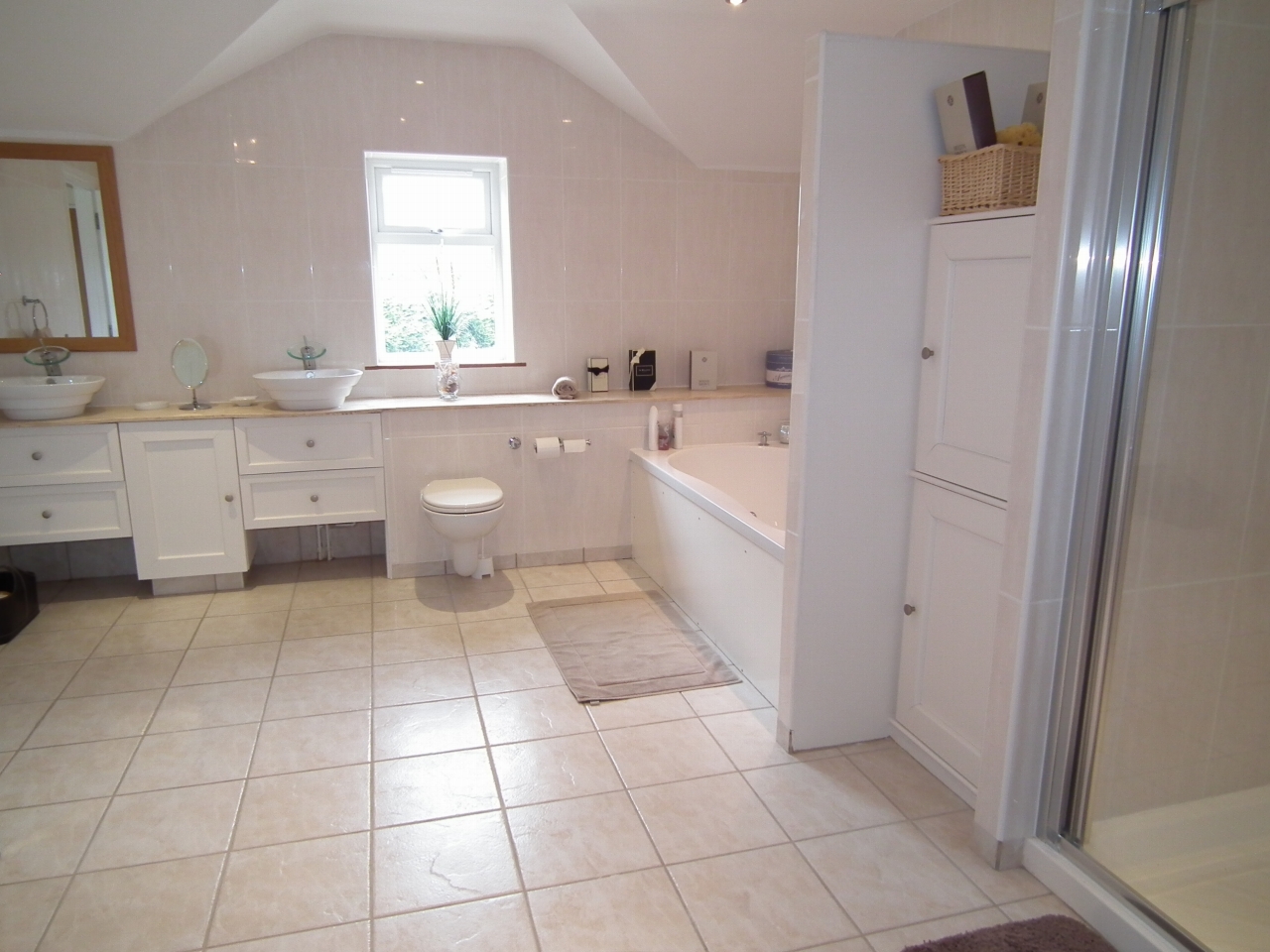 5 bedroom detached house Sale Agreed in North Mymms - Photograph 18