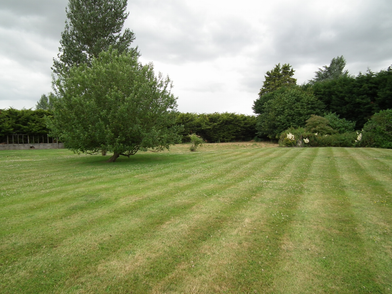 5 bedroom detached house Sale Agreed in North Mymms - Photograph 23