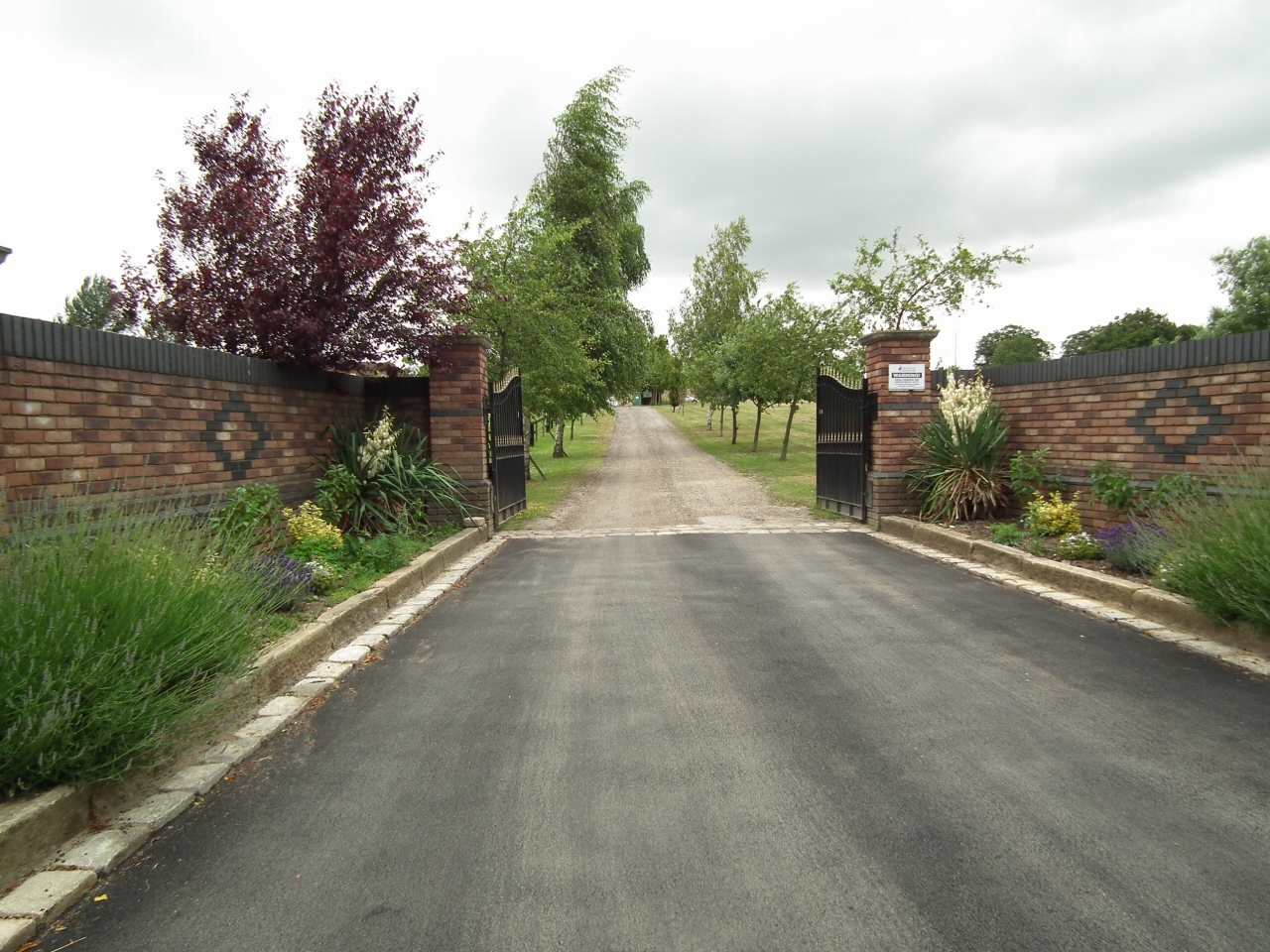 5 bedroom detached house Sale Agreed in North Mymms - Photograph 27