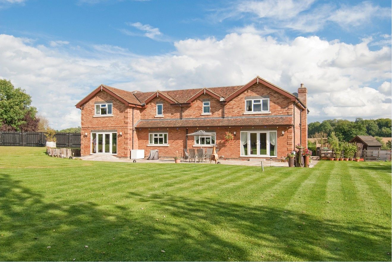 5 bedroom detached house Sale Agreed in North Mymms - Photograph 14
