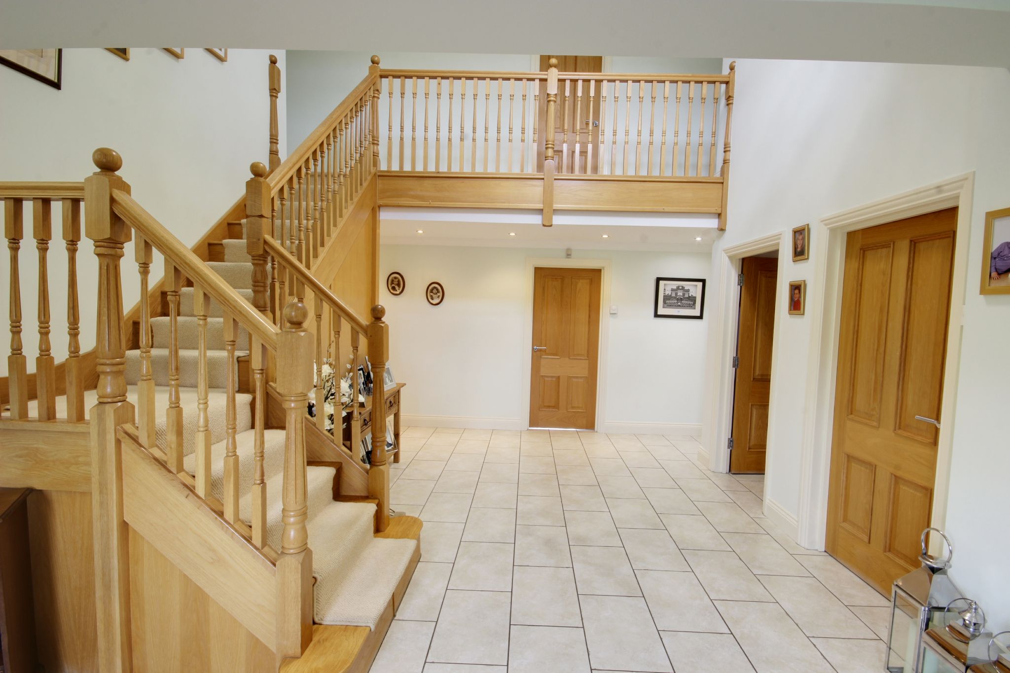 5 bedroom detached house Sale Agreed in North Mymms - Photograph 7