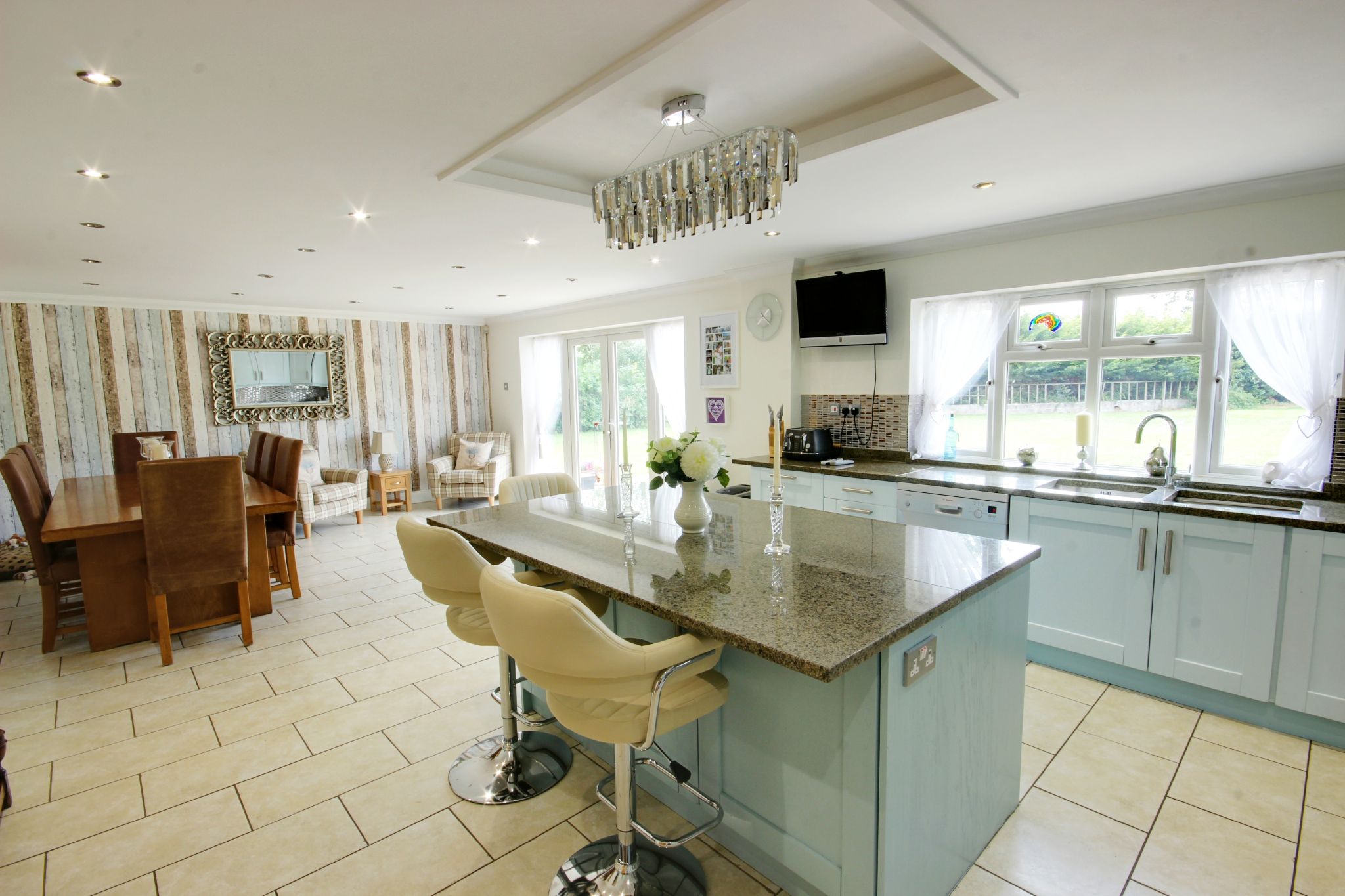5 bedroom detached house Sale Agreed in North Mymms - Photograph 1