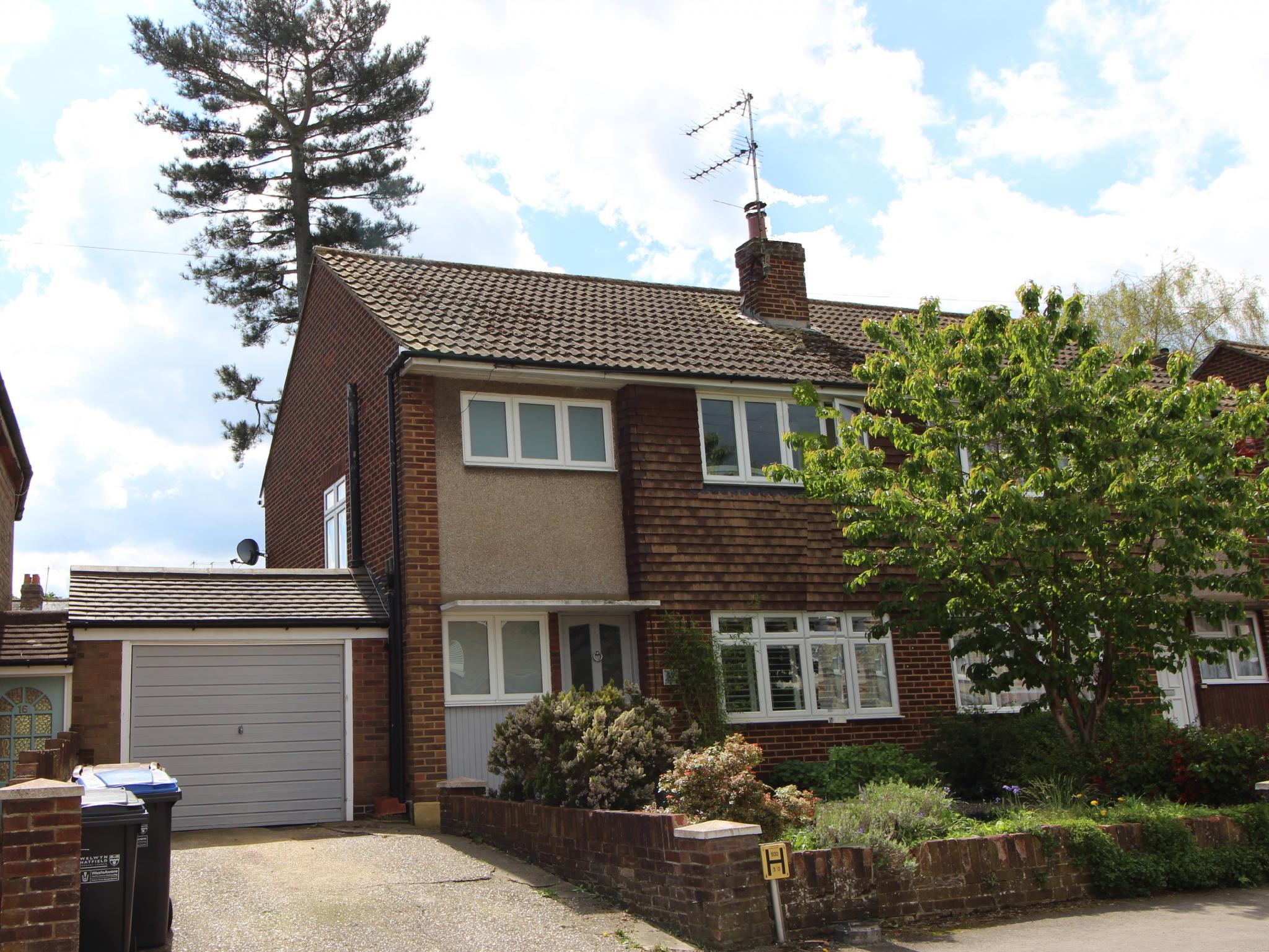3 bedroom semi-detached house SSTC in Welwyn Hatfield - Photograph 1