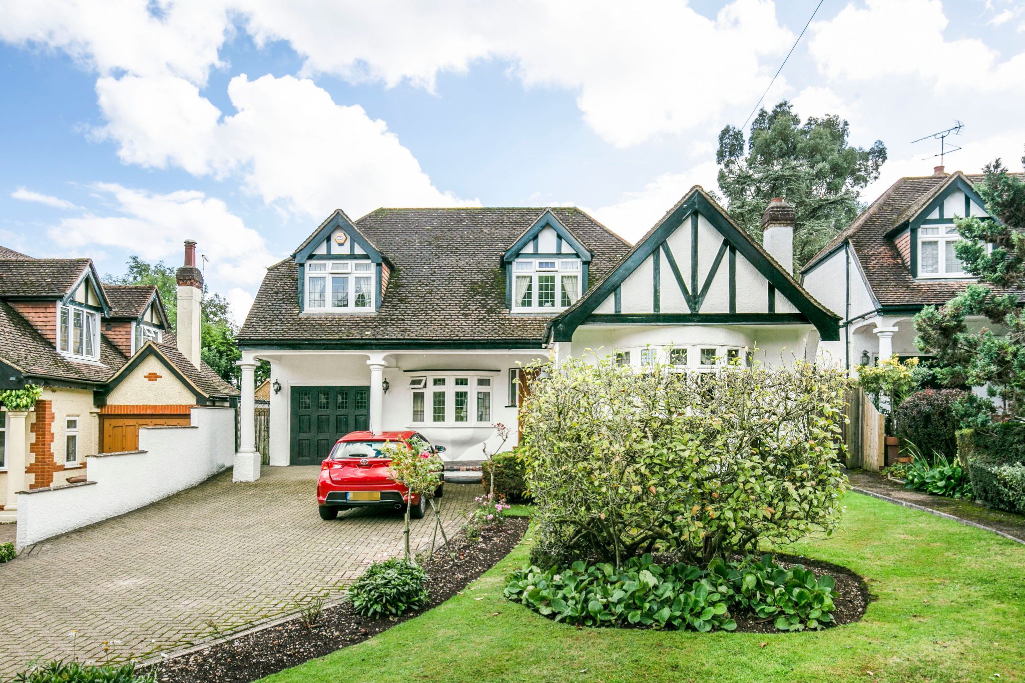 4 bedroom detached house SSTC in Brookmans Park - Photograph 27