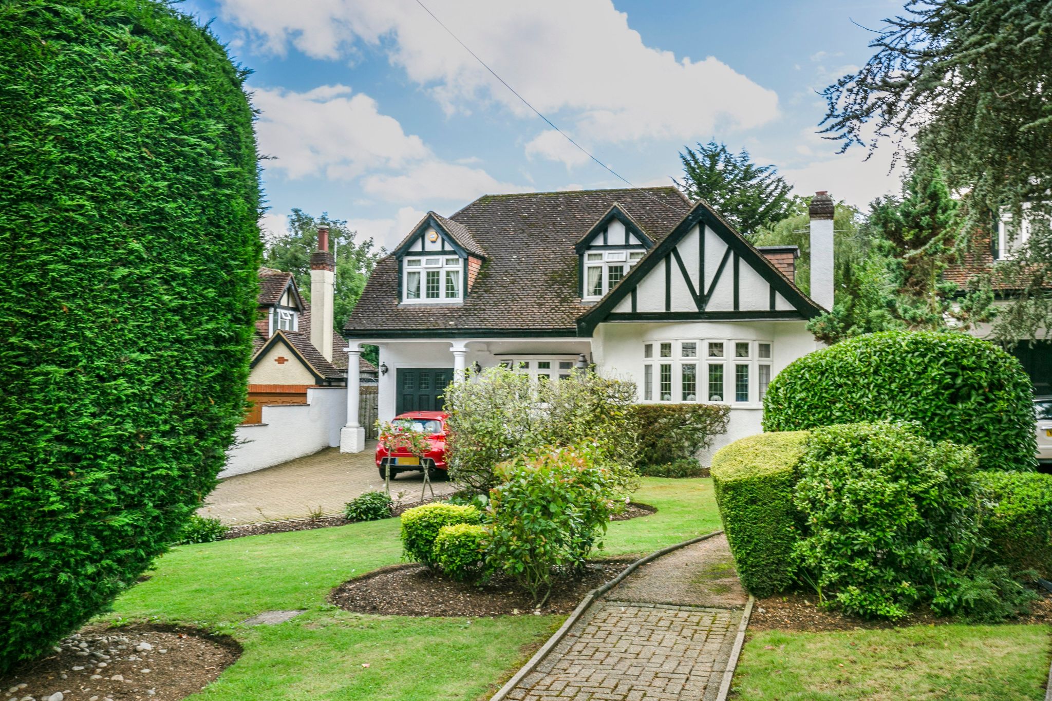 4 bedroom detached house SSTC in Brookmans Park - Photograph 24