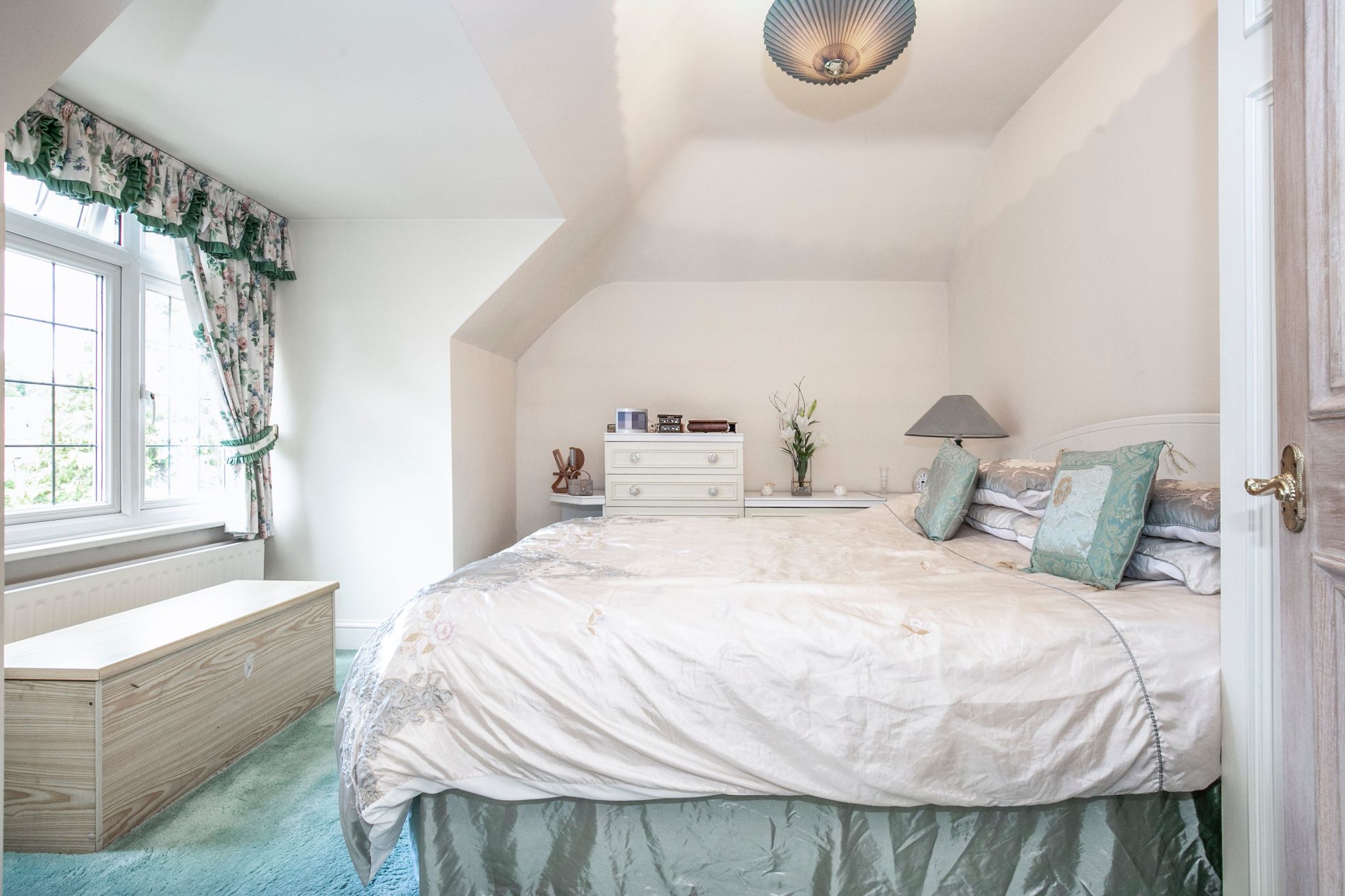 4 bedroom detached house SSTC in Brookmans Park - Photograph 25