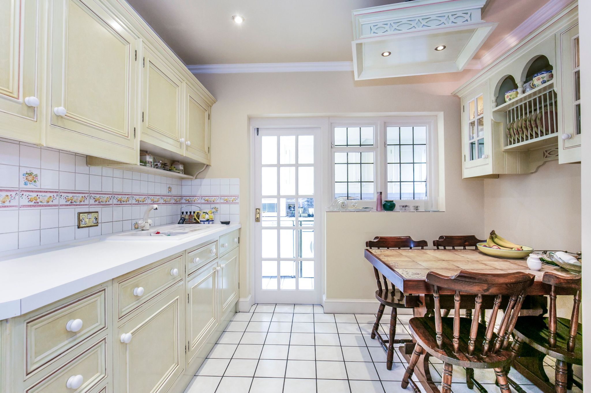 4 bedroom detached house SSTC in Brookmans Park - Photograph 3