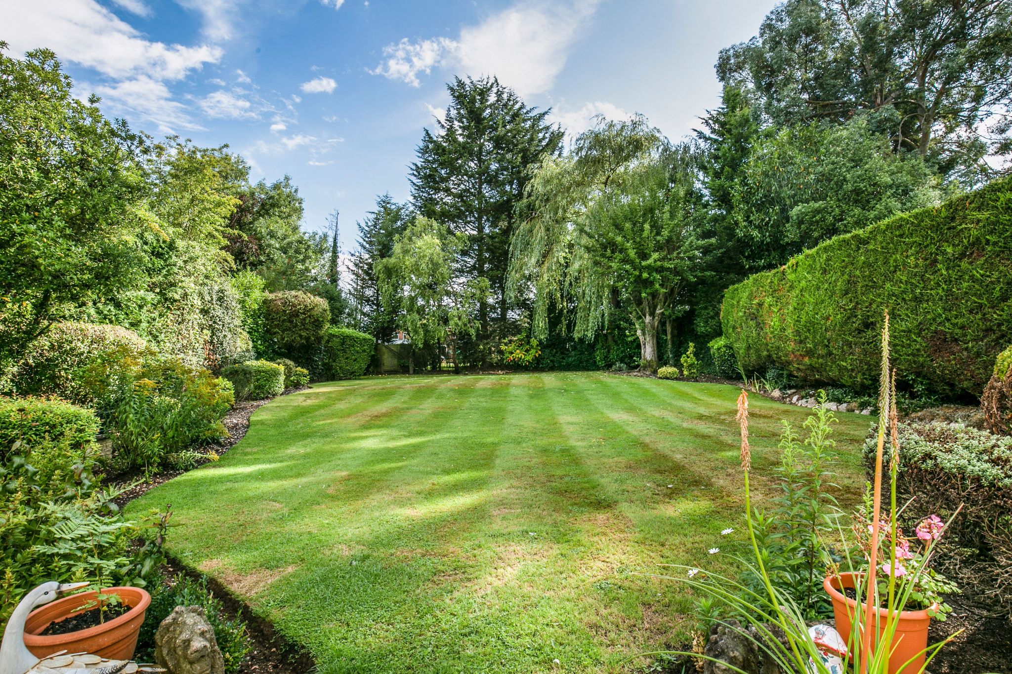 4 bedroom detached house SSTC in Brookmans Park - Photograph 26