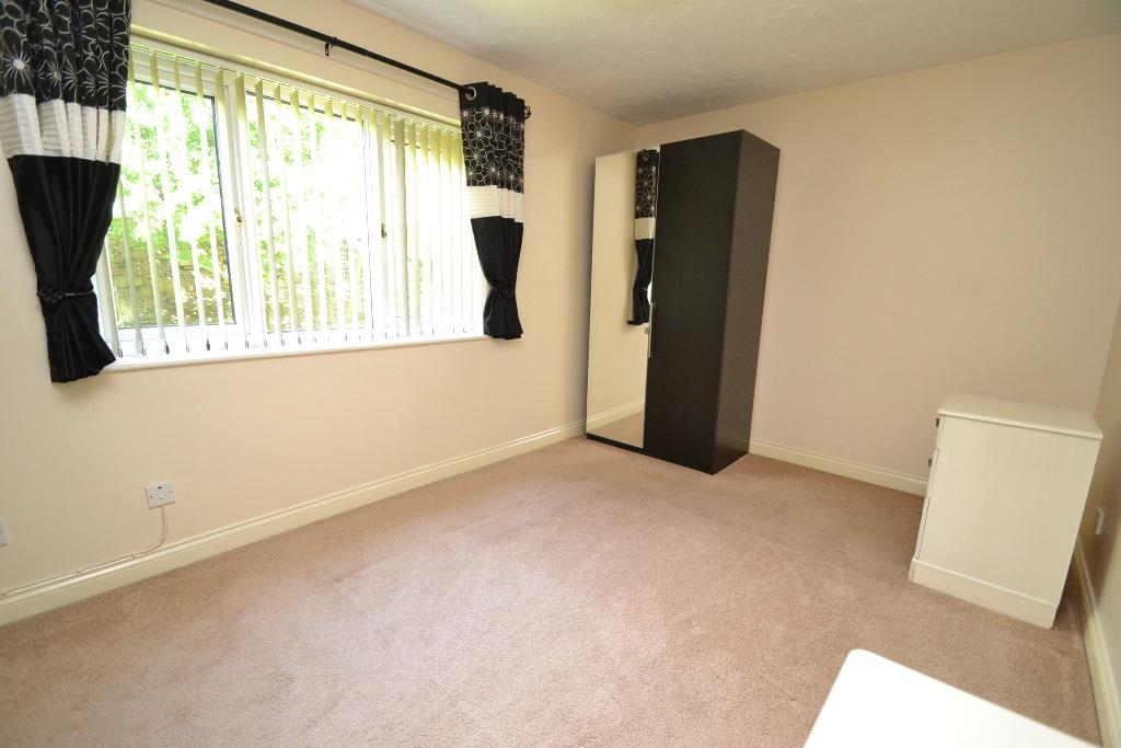 2 Bed Ground Floor Flat/apartment For Sale - Photograph 4