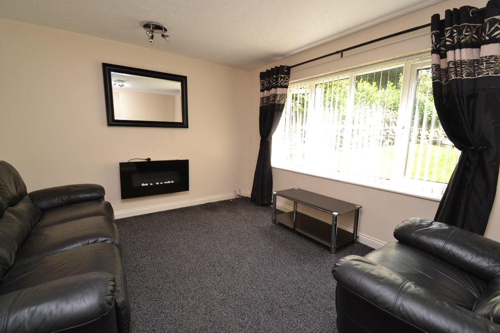 2 Bed Ground Floor Flat/apartment For Sale - Photograph 2