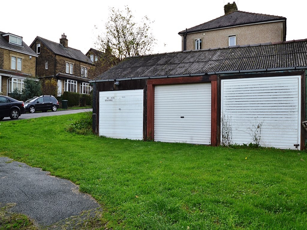 Plot Land For Sale - Photograph 1