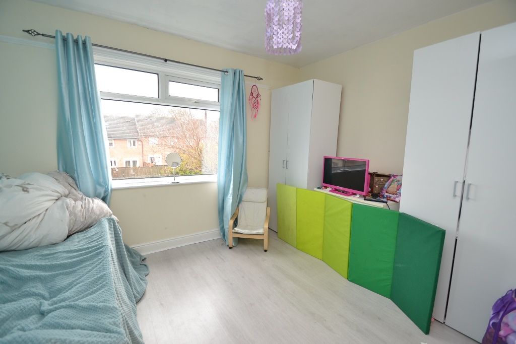 3 Bed End Terraced House For Sale - Photograph 5