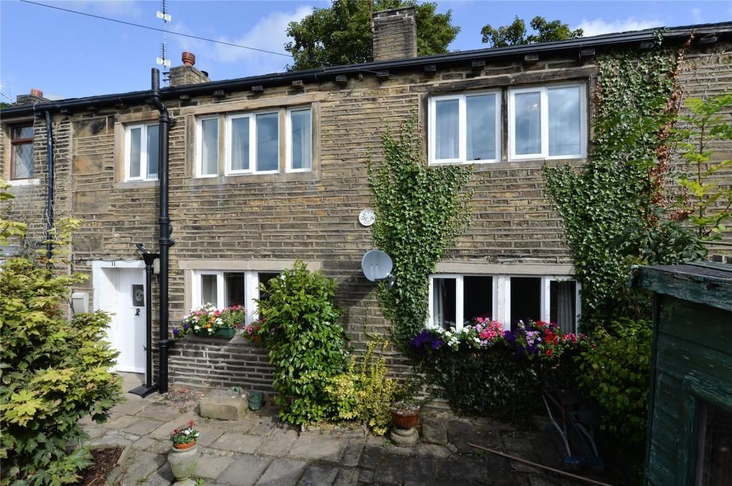 3 Bed Cottage House For Sale - Photograph 1