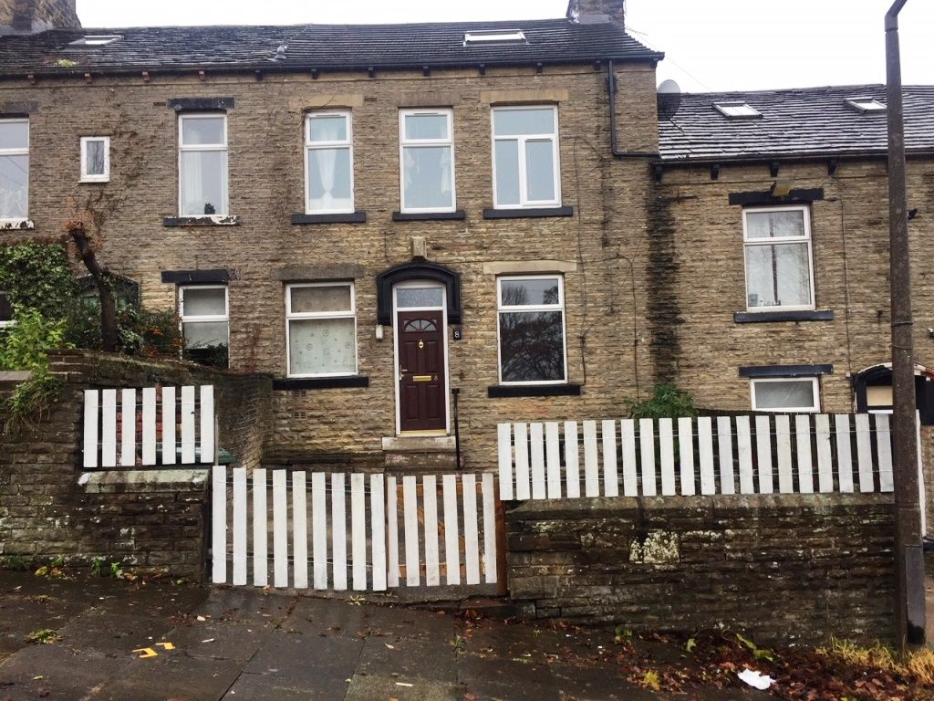 3 Bed Mid Terraced House For Sale - Photograph 1