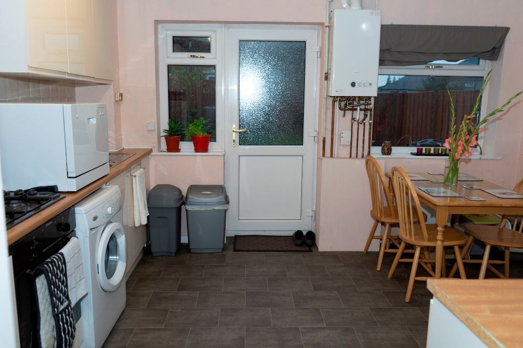 2 Bed Town House For Sale - Photograph 4