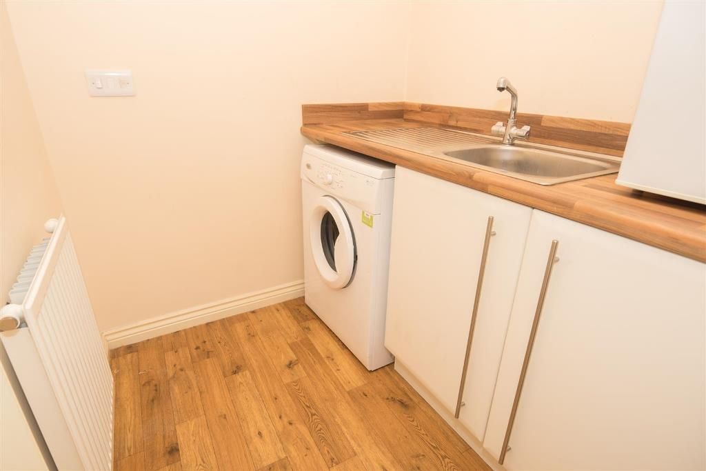4 Bed Mid Terraced House For Sale - Photograph 3