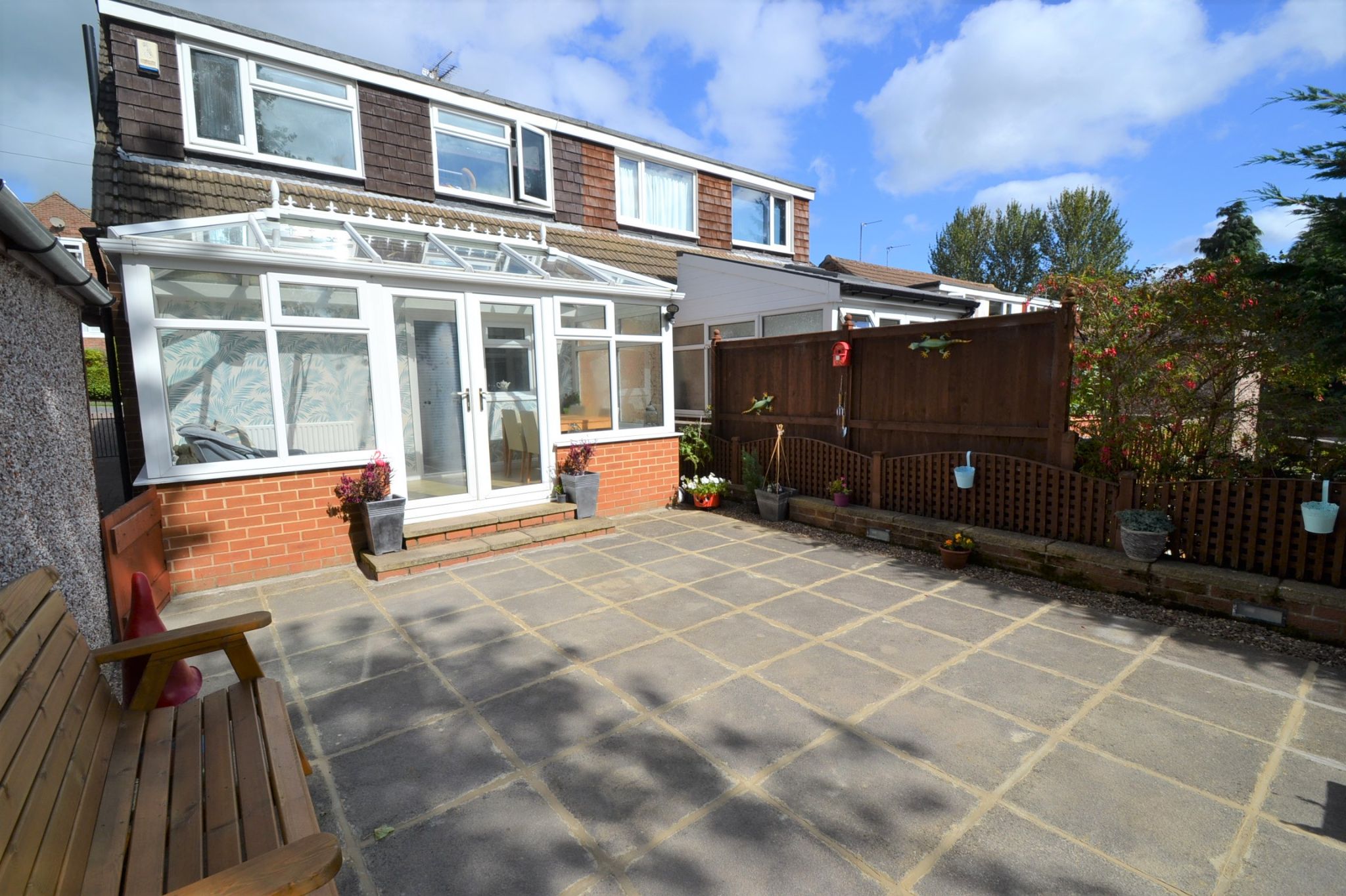 3 Bed Semi-detached House For Sale - Photograph 16