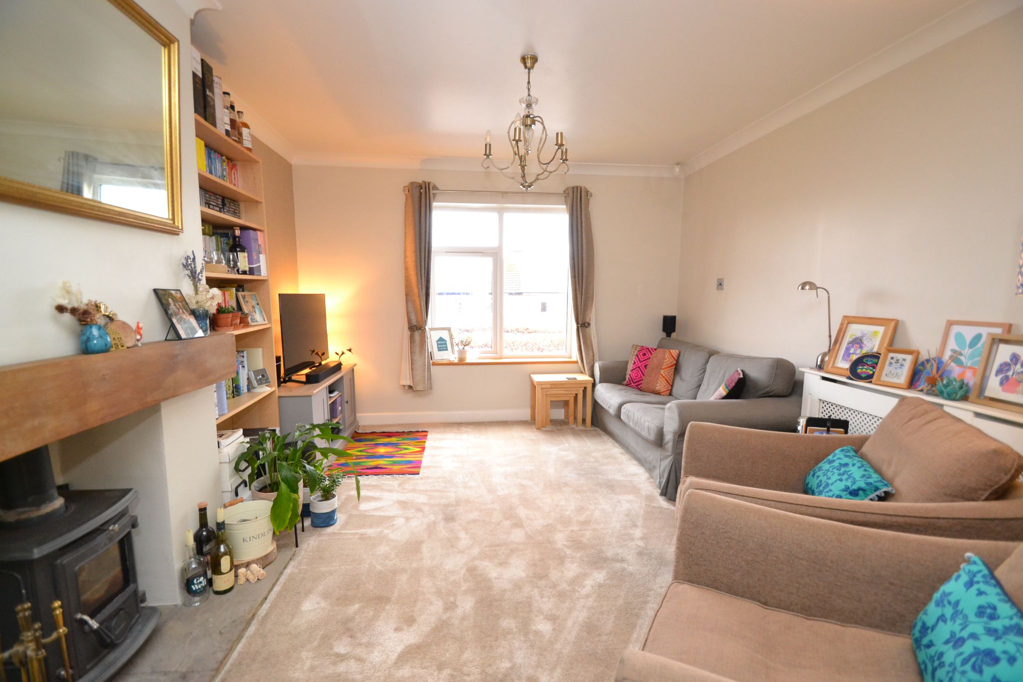 3 Bed Semi-detached House For Sale - Photograph 3