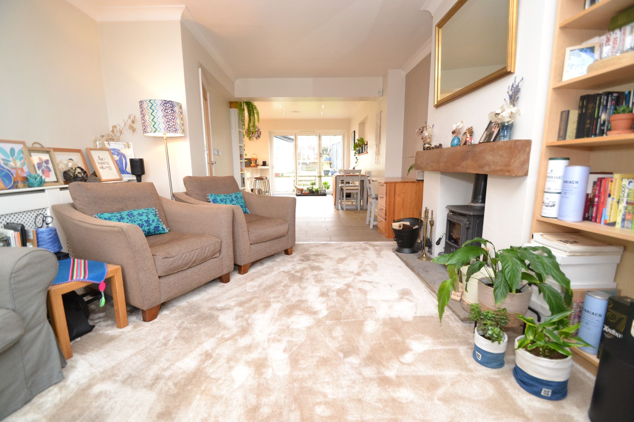 3 Bed Semi-detached House For Sale - Photograph 4