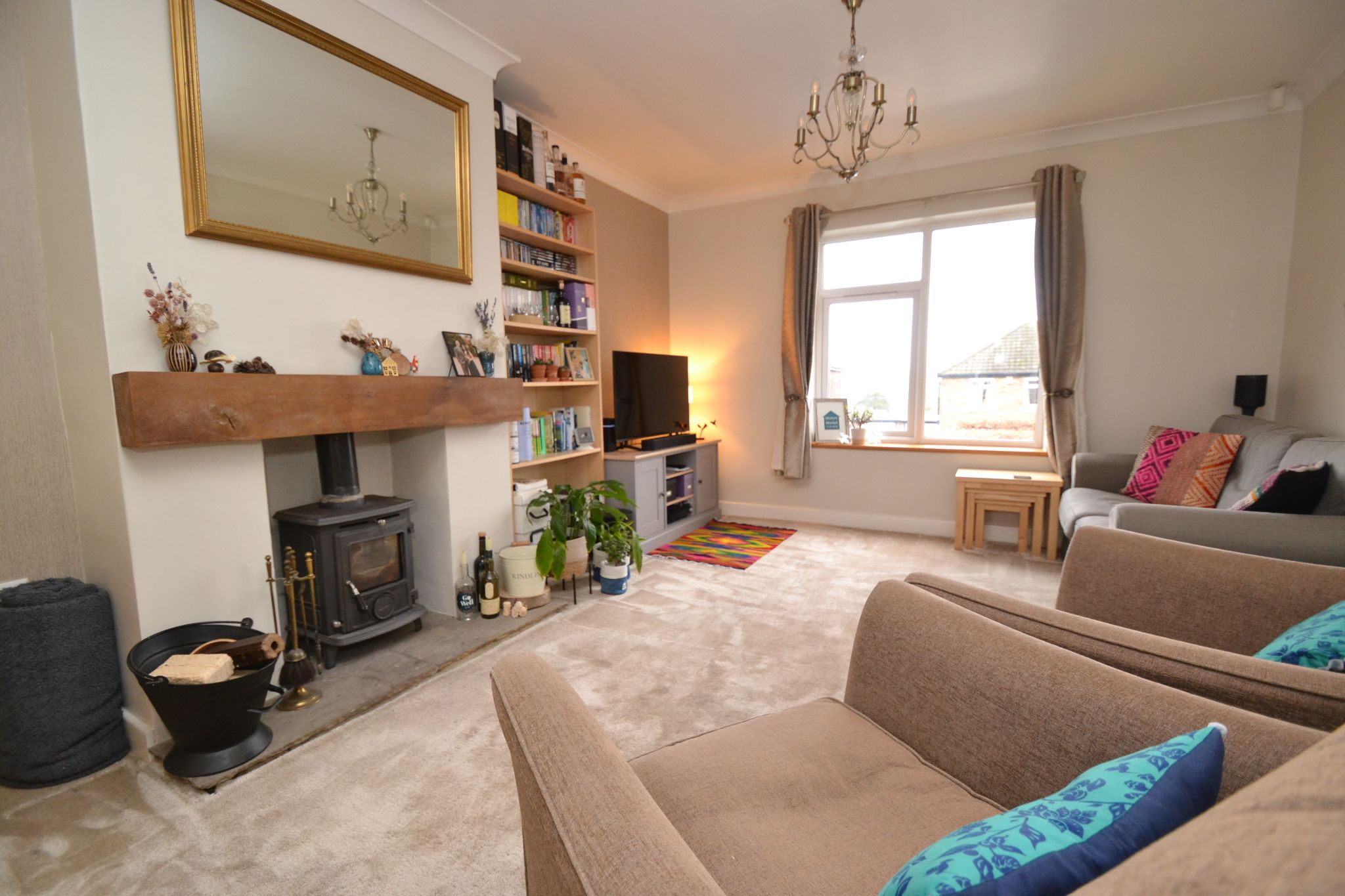 3 Bed Semi-detached House For Sale - Photograph 2