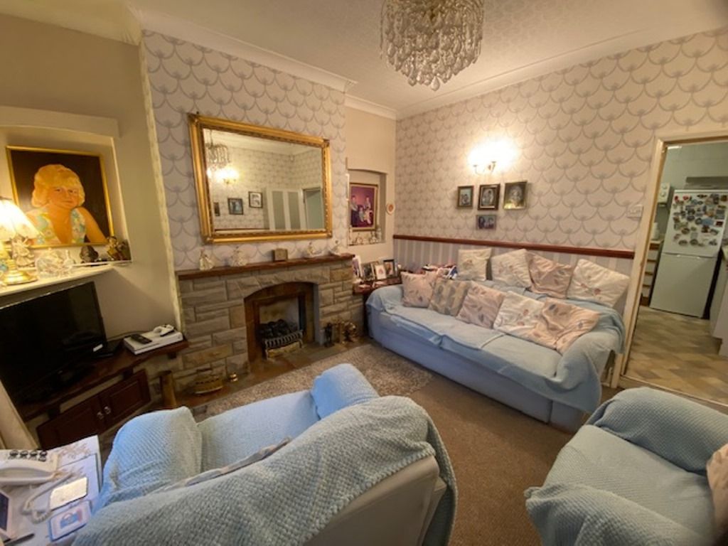 3 Bed End Terraced House For Sale - Photograph 1