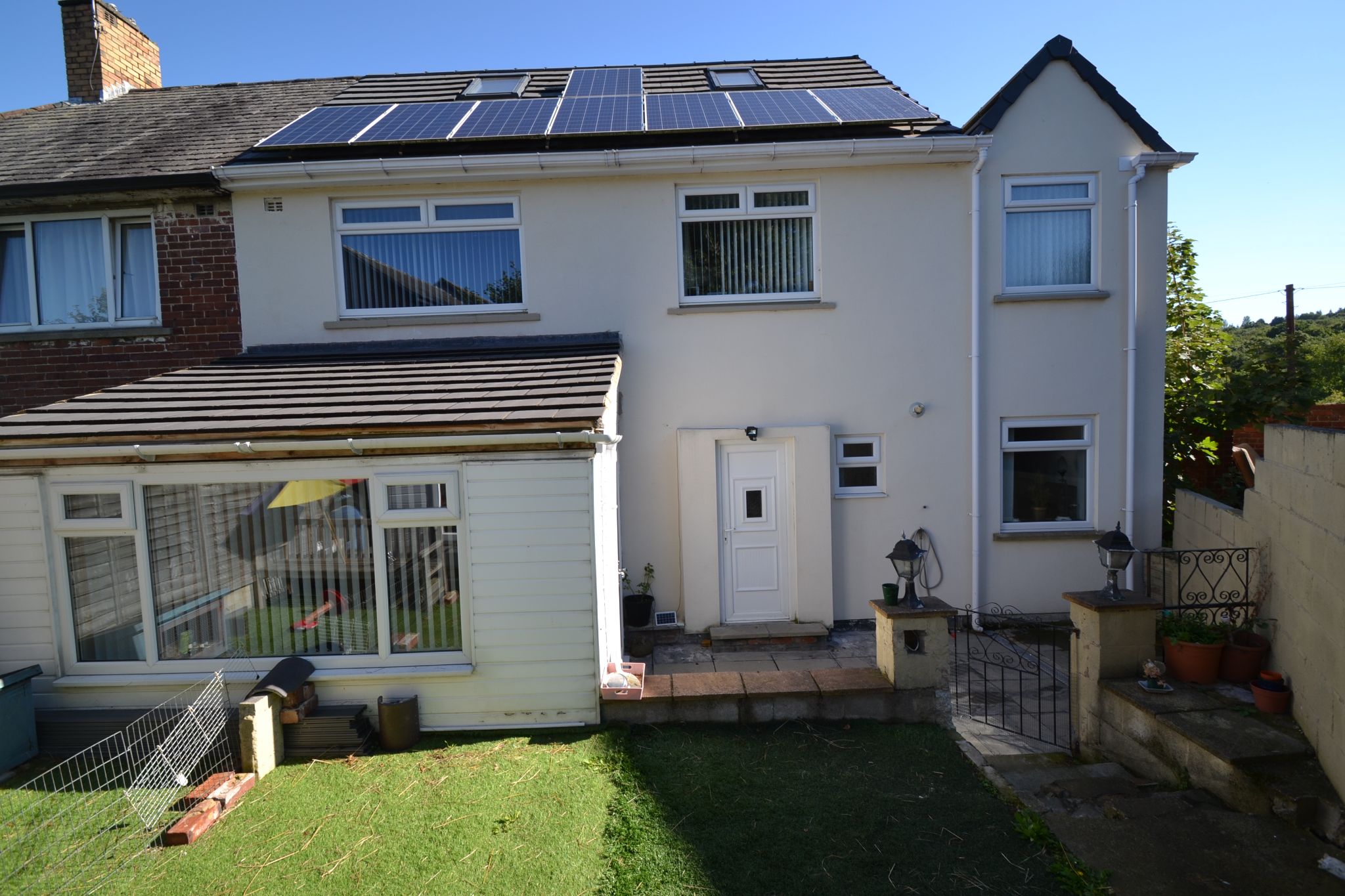 5 Bed Semi-detached House For Sale - Photograph 22