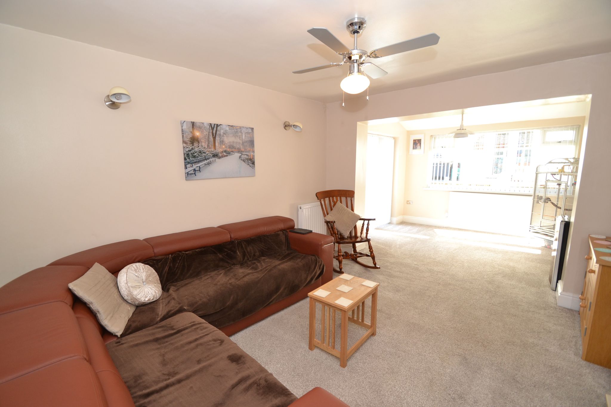 5 Bed Semi-detached House For Sale - Photograph 2