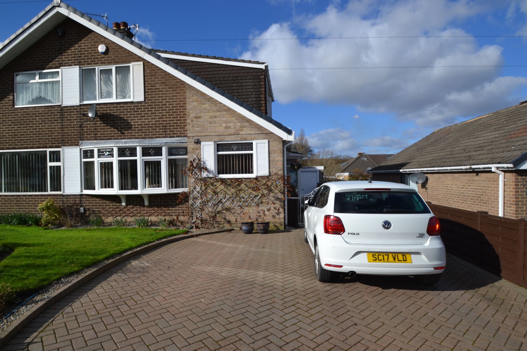 3 Bedroom Semidetached Dormer House For Sale in 6 Brackendale Parade