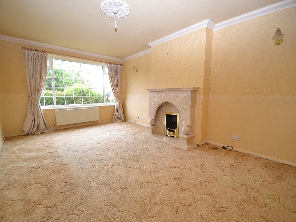 3 Bed Semi-detached Bungalow For Sale - Photograph 2