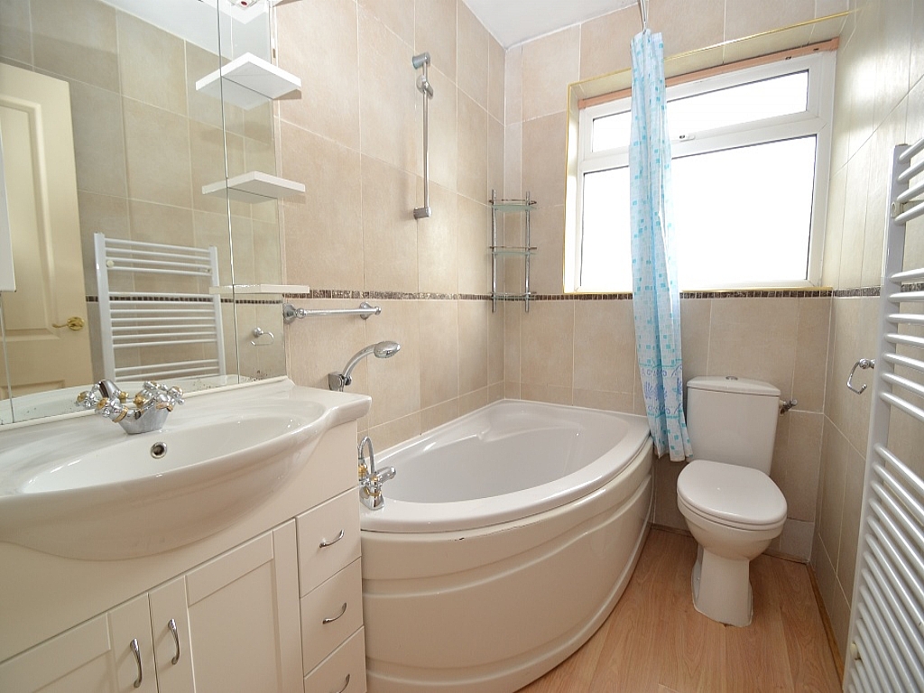 3 Bed Semi-detached Bungalow For Sale - Photograph 4