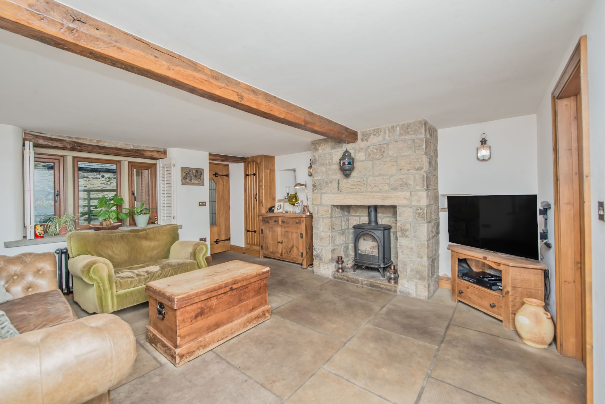 4 Bed Cottage House For Sale - Photograph 2