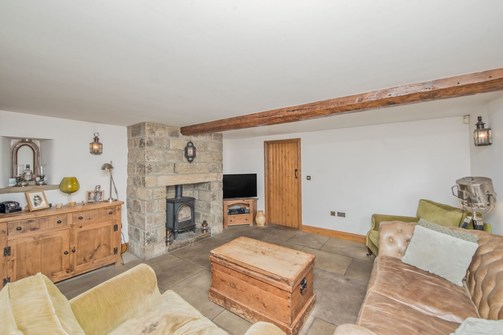 4 Bed Cottage House For Sale - Photograph 1