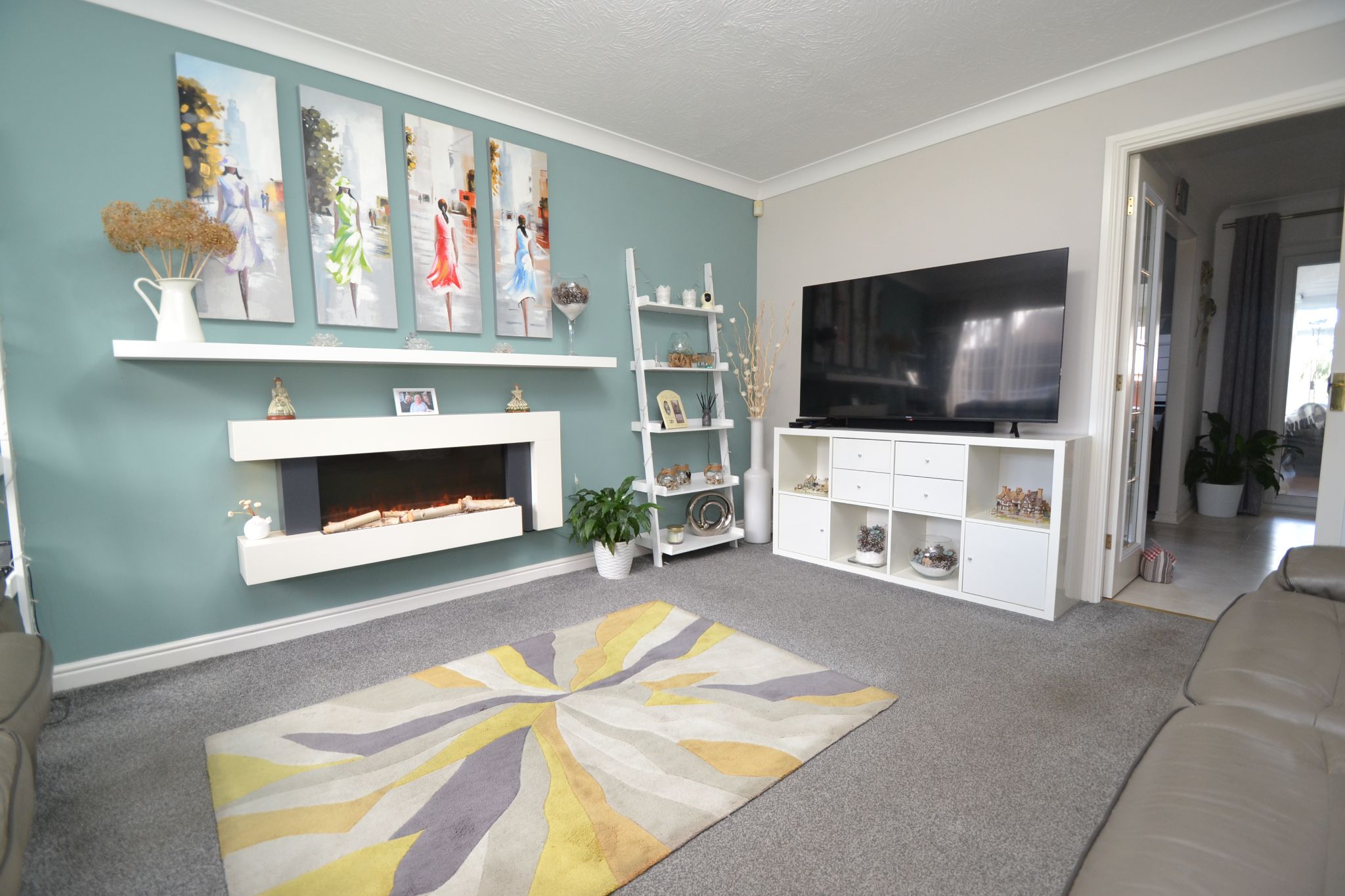 3 Bed Link Detached House For Sale - Photograph 2