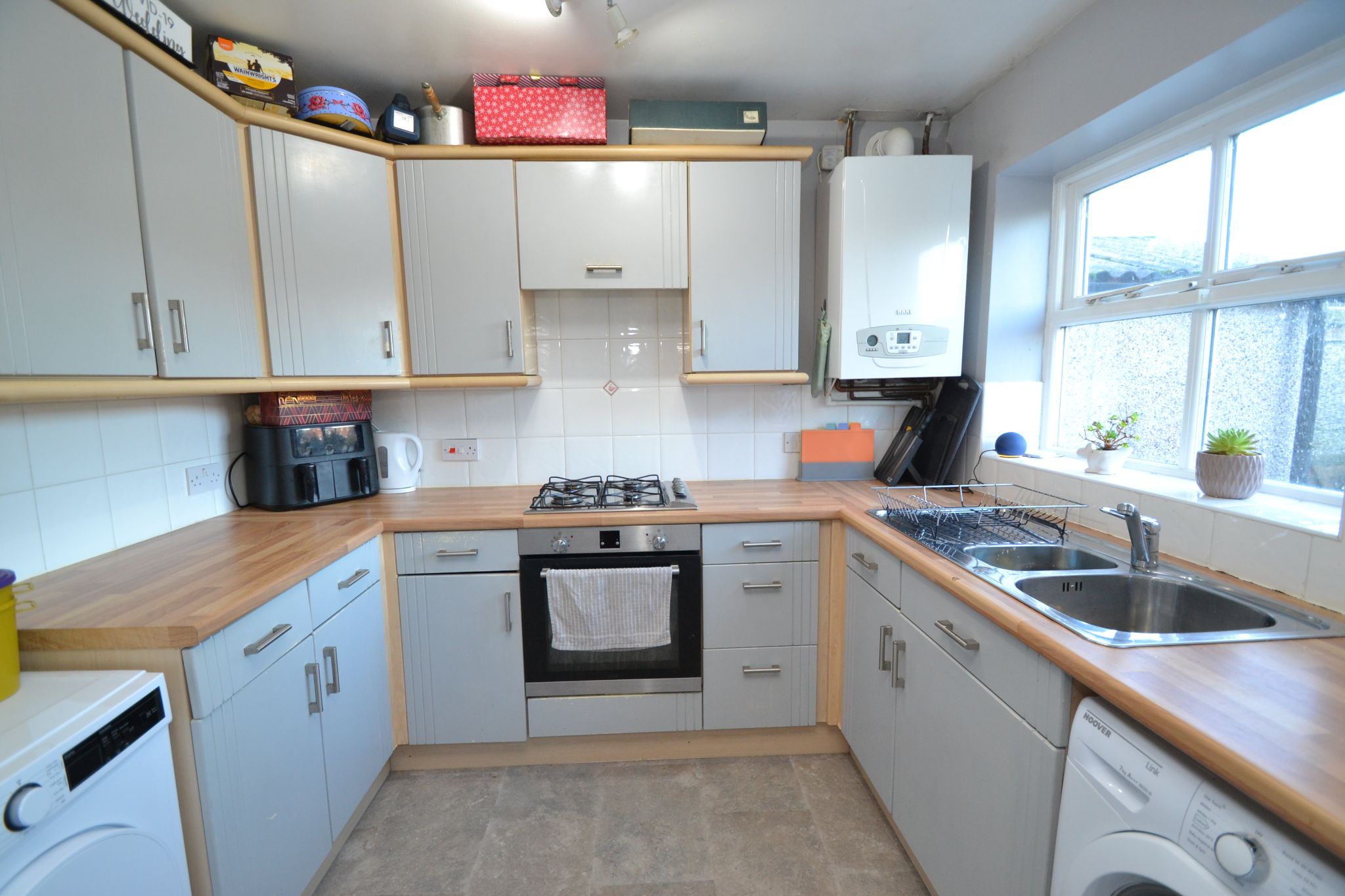 2 Bed Semi-detached House For Sale - Photograph 4