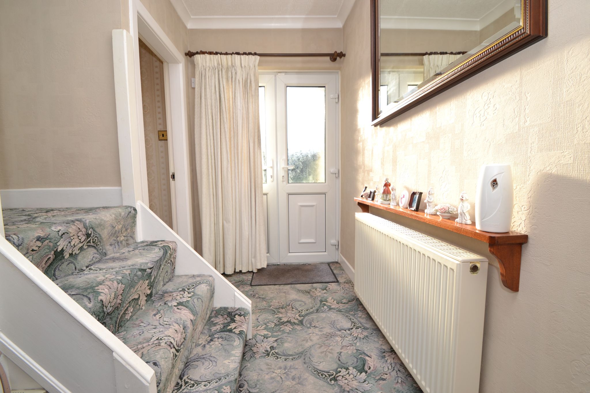 3 Bed Detached House For Sale - Photograph 2