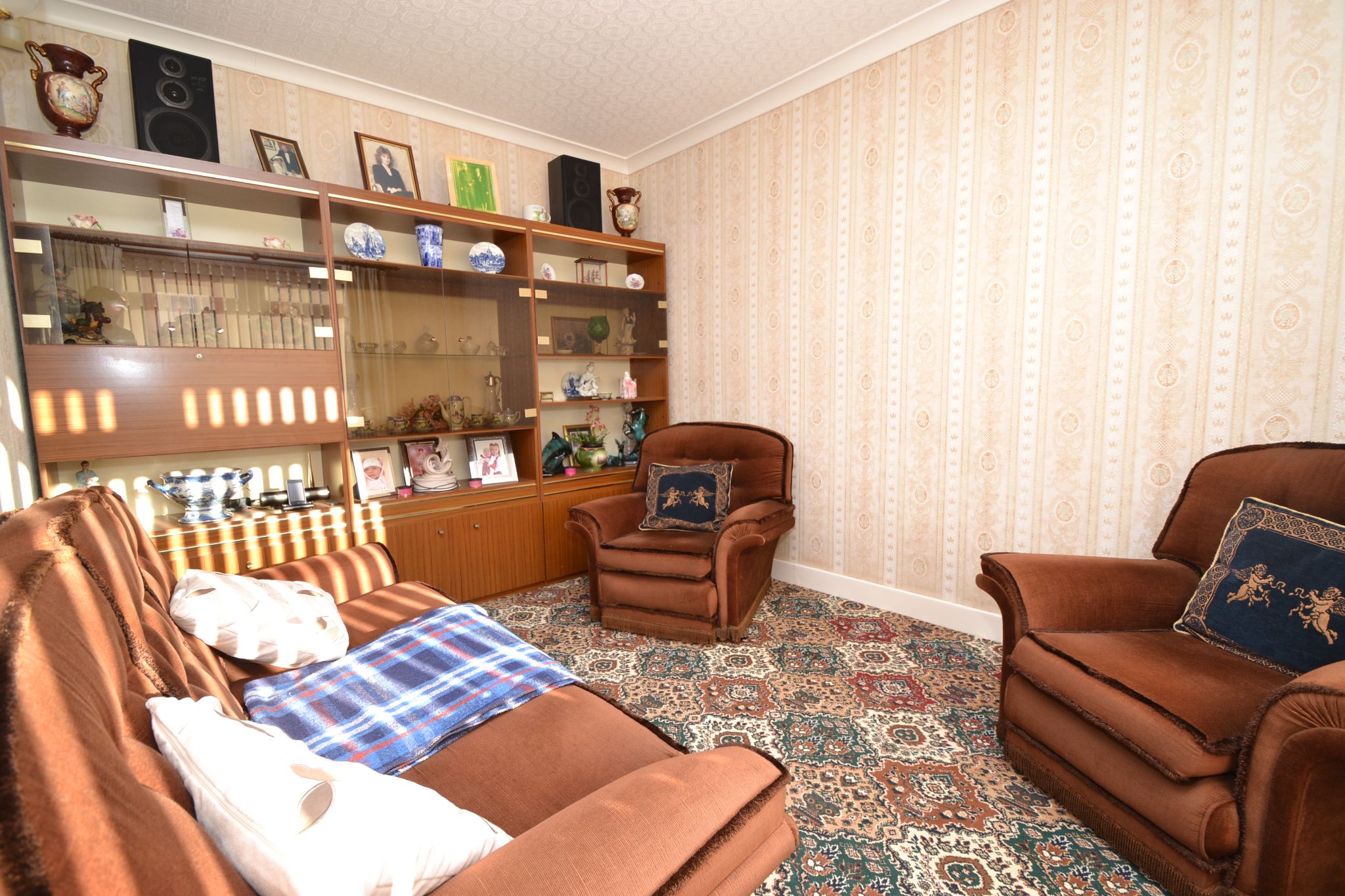 3 Bed Detached House For Sale - Photograph 4