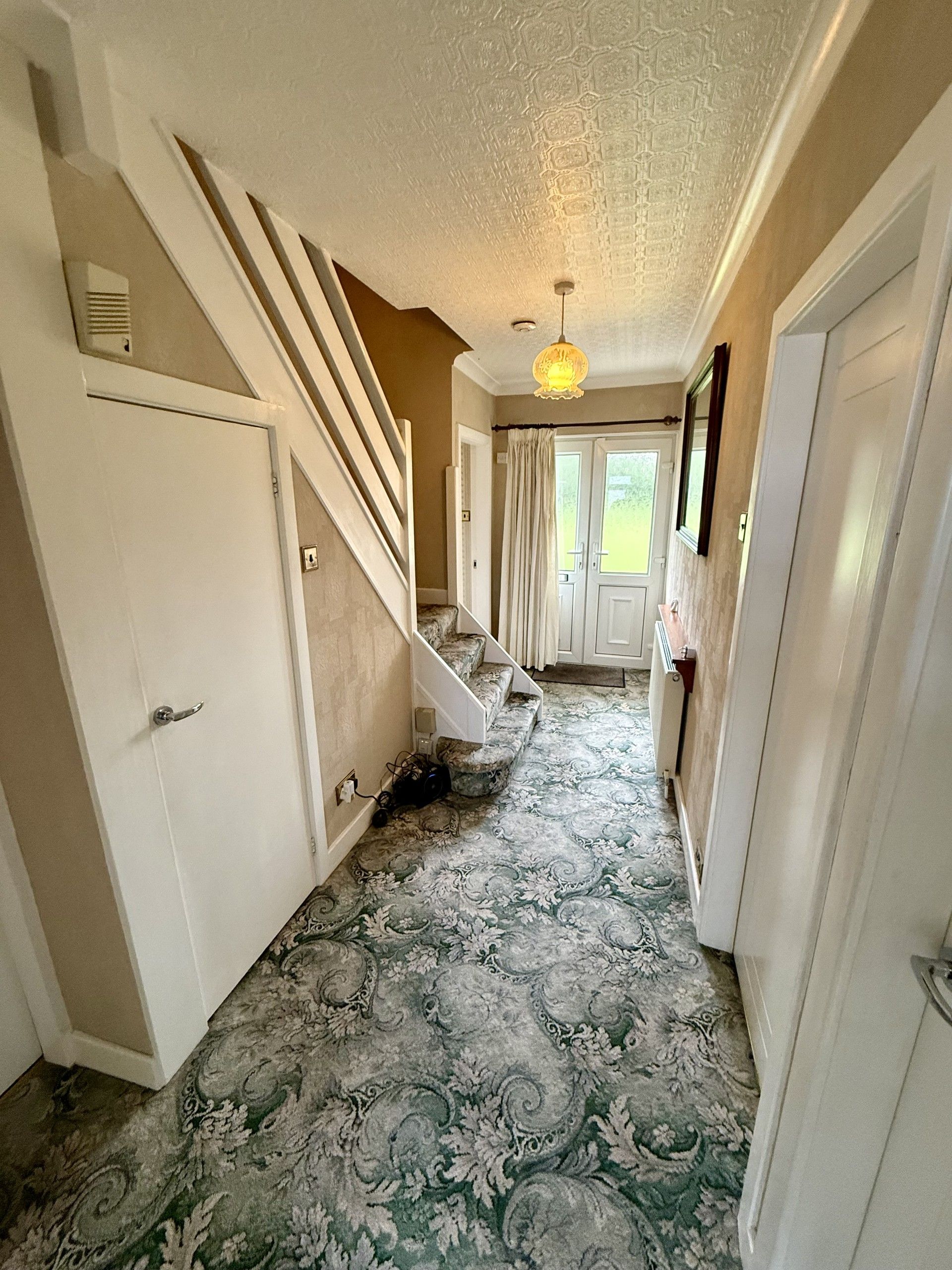 3 Bed Detached House For Sale - Photograph 2