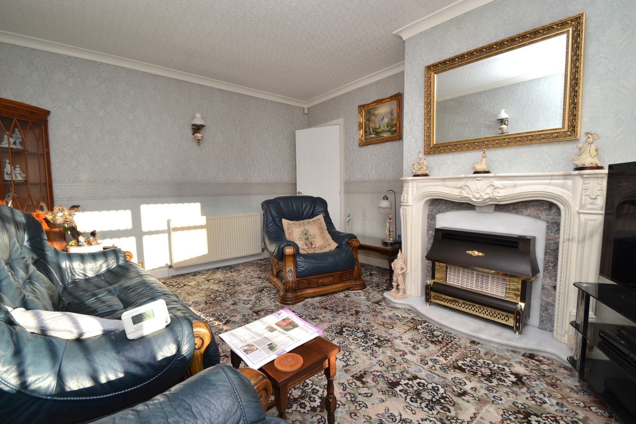 3 Bed Detached House For Sale - Photograph 3